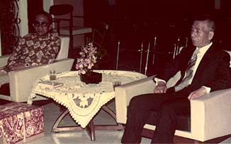 The late Osawa Kisaburo Sensei made his courtesy call to Tun Rahman Yakub, The Chief Minister of Sarawak at his official redsidence, Rumah Sarawak in May 1974