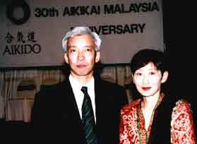 Madam Kyoko in a red Malay Tradisional dress, looking extraordinary as she in is famous as a Lady in Black. Madam Ueshiba Kyoko showed her interest in Batik dresses which has well prepared and presented by Madam Kimiko for as a memory of Malaysia.